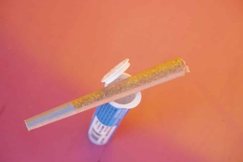 Joint de CBD Buddy Boo pré-roulé, pratique et légal pour fumer sans THC.