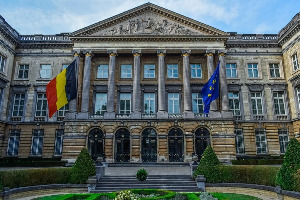 Bâtiment officiel en Belgique illustrant la législation du CBD sans THC en Belgique – BUDDY BOO