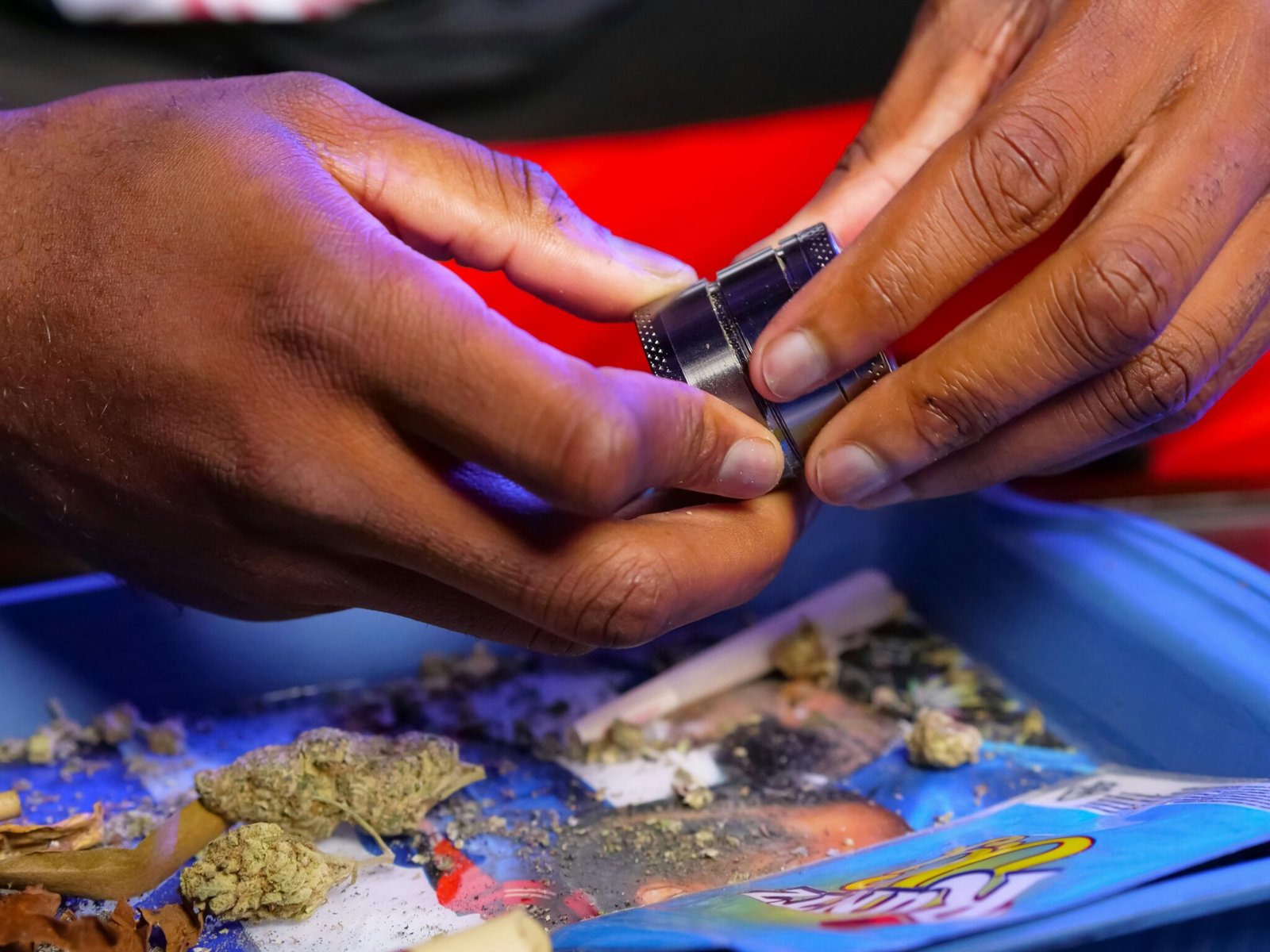 Préparation de fleurs de CBD en alternative légale à CBD Hollyweed avec des produits sans THC BUDDY BOO