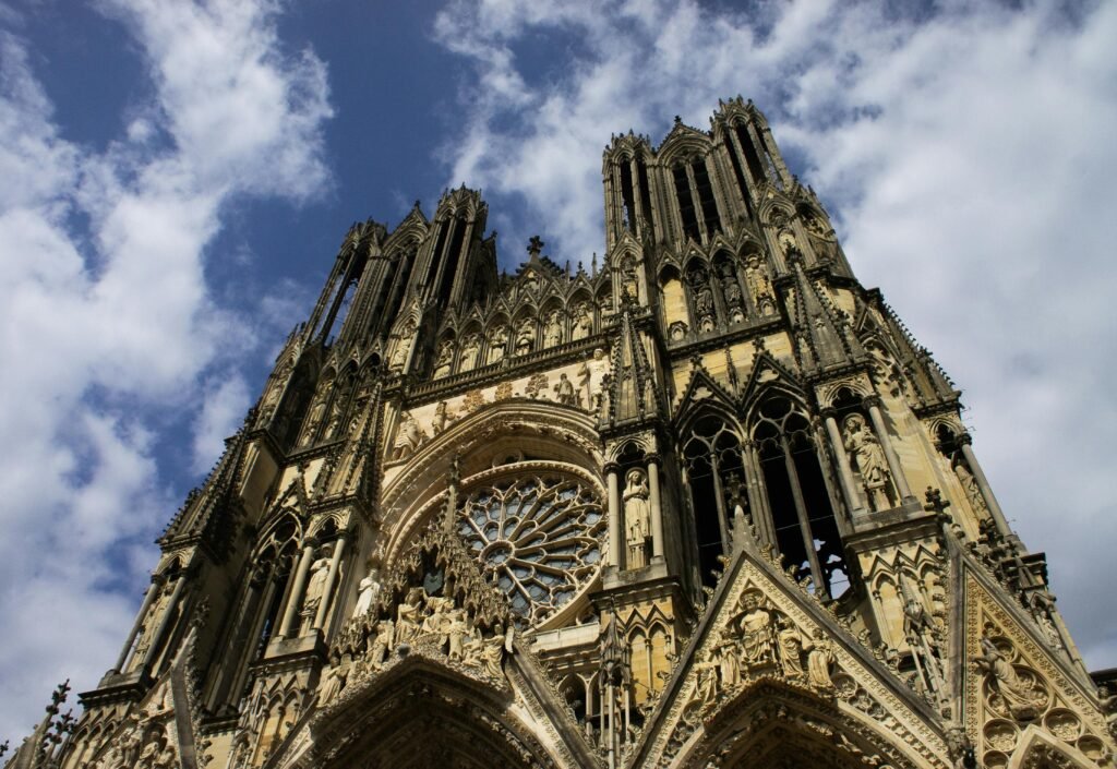 Cathédrale de Reims, ville où BUDDY BOO propose du CBD légal garanti sans THC